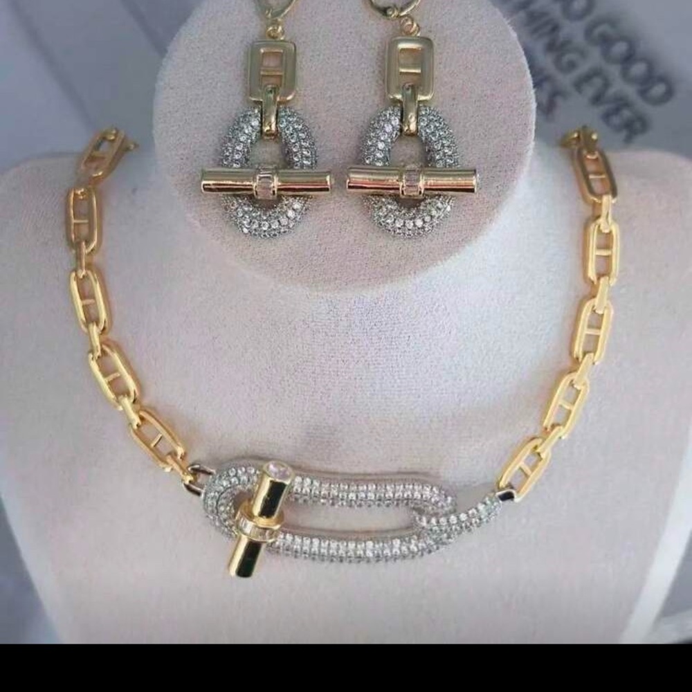 Elegant Gold and Silver Necklace